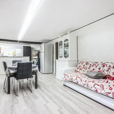 Awesome In Ponte San Cono, Buccin Holiday home *